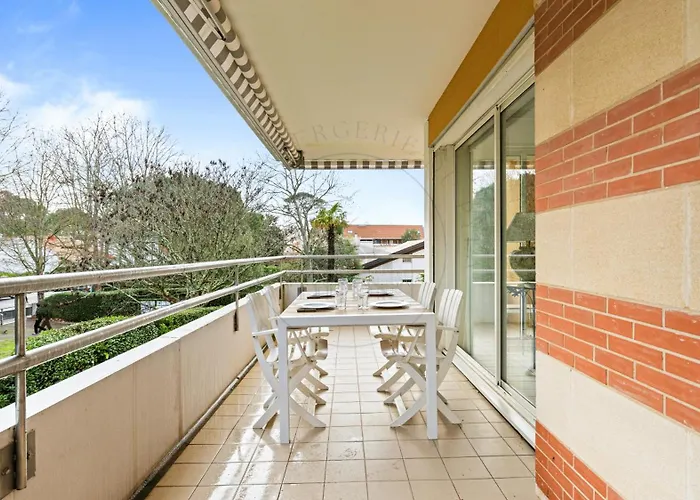 Apartment Spacieux 3 Pieces Avec Terrasse, A 3 Min, Linge Et Menage Inclus *